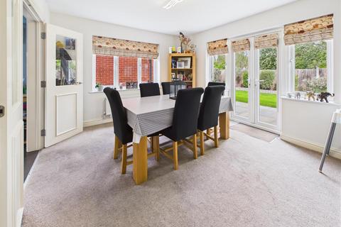 3 Darby Close, Purfleet, RM19 1AT