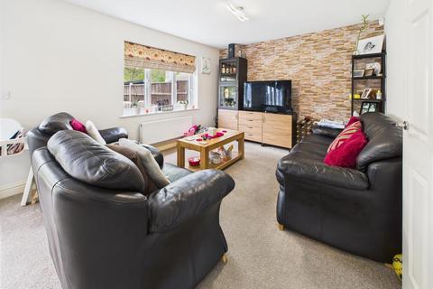 3 Darby Close, Purfleet, RM19 1AT