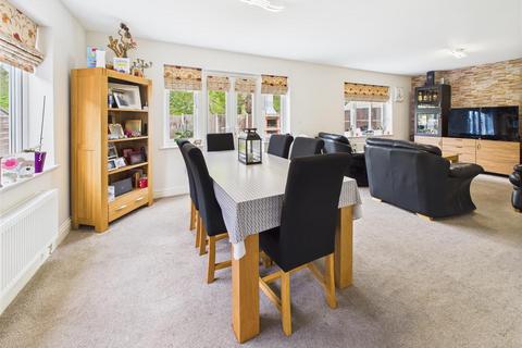 3 Darby Close, Purfleet, RM19 1AT