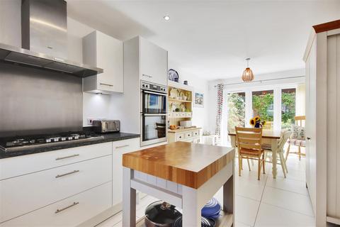 undefined, Burton Avenue, Leigh TN11