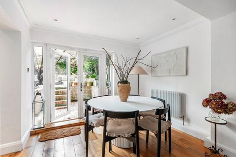 Basement Flat, 82a Devonport Road, London, W12 8NU