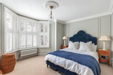 Basement Flat, 82a Devonport Road, London, W12 8NU