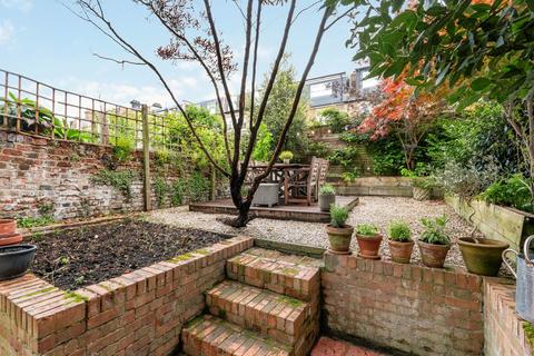 Basement Flat, 82a Devonport Road, London, W12 8NU
