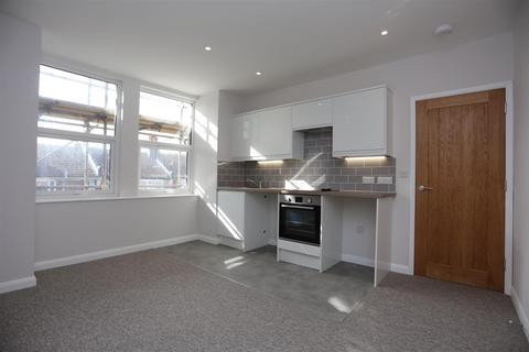 3 bedroom flat to rent, Riley Road, Brighton