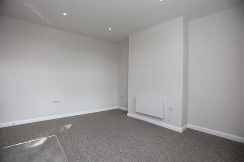 3 bedroom flat to rent, Riley Road, Brighton