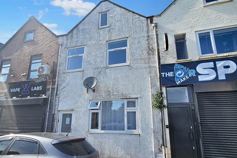 2 bedroom flat to rent, Broadway, ,