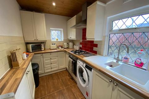 2 bedroom terraced house for sale, Crow Tree Lane, Bradford