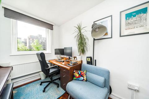 2 bedroom flat for sale, Queens Ride, London SW13