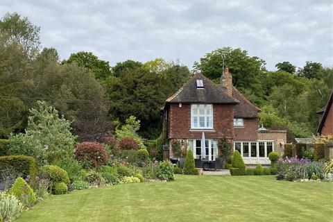 Old Well Cottage Mapleton Road, Westerham, TN16 1PS