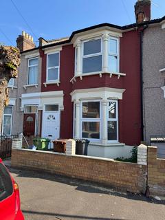 4 bedroom house to rent - Eric Road, Romford RM6