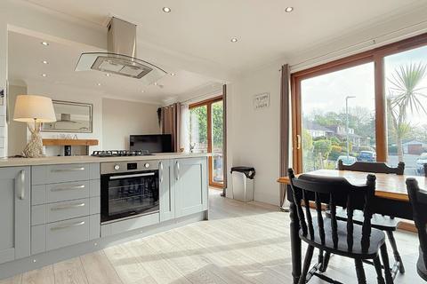 3 bedroom semi-detached bungalow for sale, Hough Side Close, LS28 9JL
