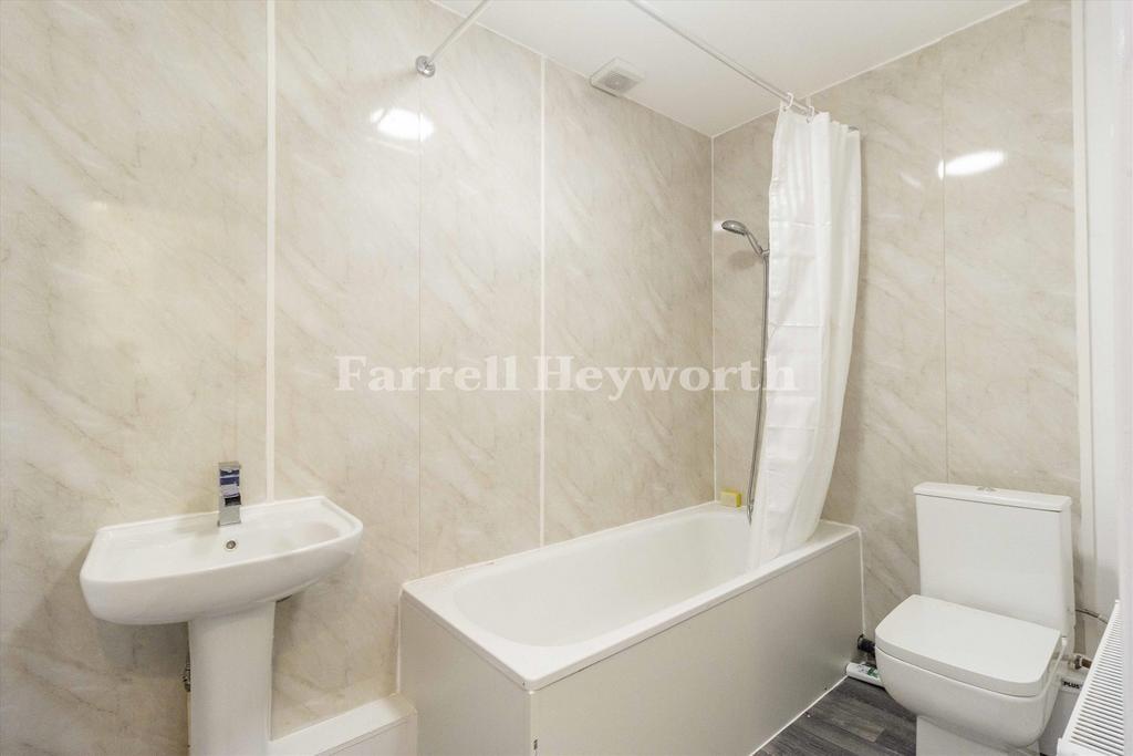 Flat 5 bathroom