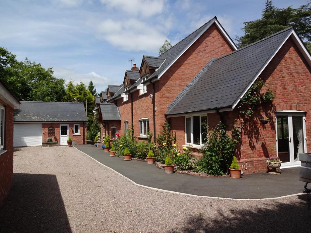Llyswen, Brecon, Powys 5 bed detached house £550,000