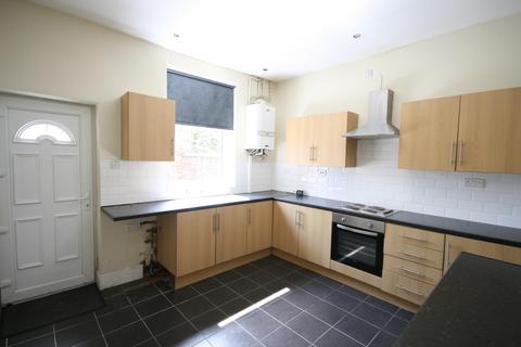 2 bedroom terraced house to rent, Derbyshire Road, Manchester M40