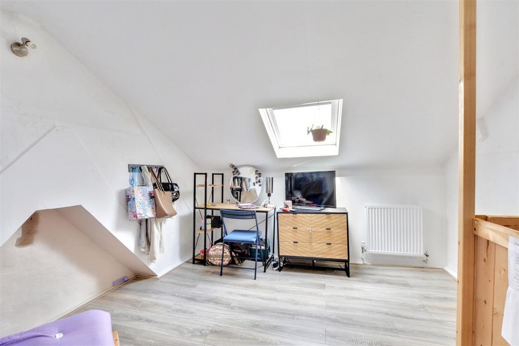 Loft Room 1.jpeg