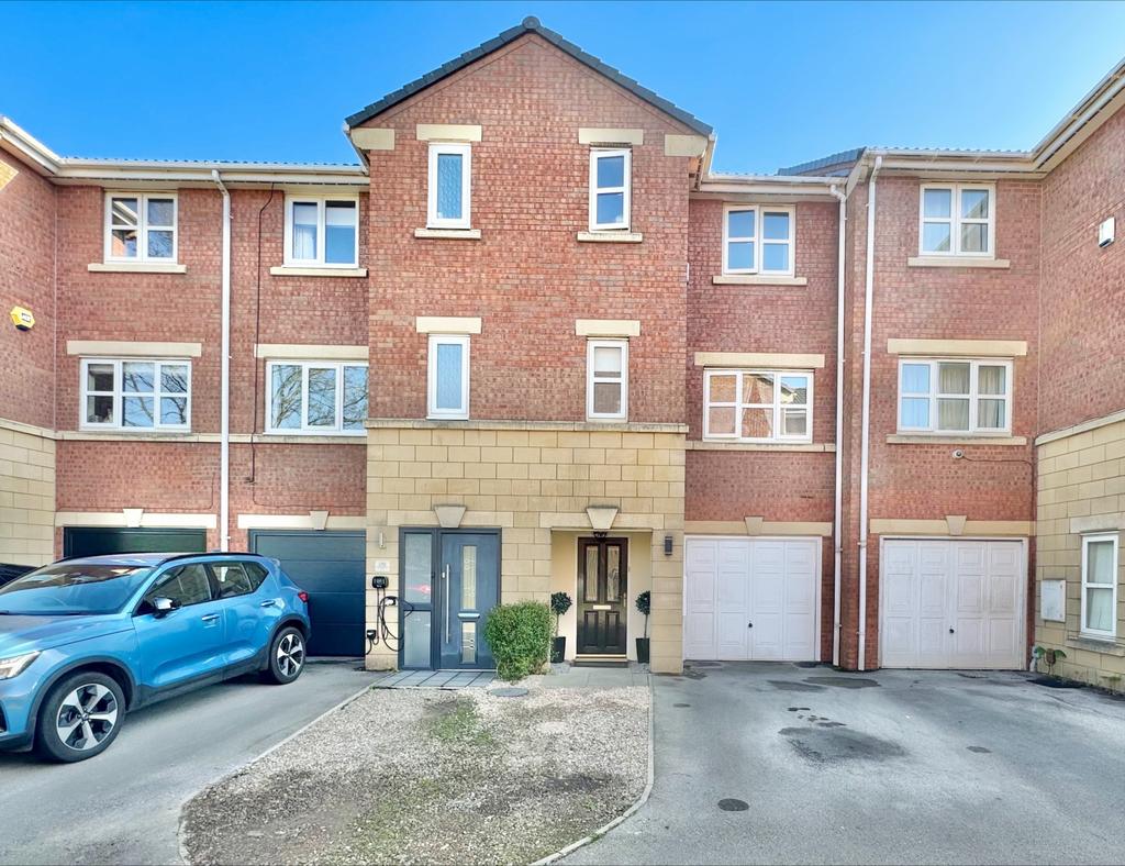4 Bedroom Town House for Sale