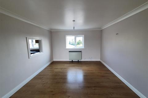 3 bedroom flat to rent, Carnon Downs, Truro