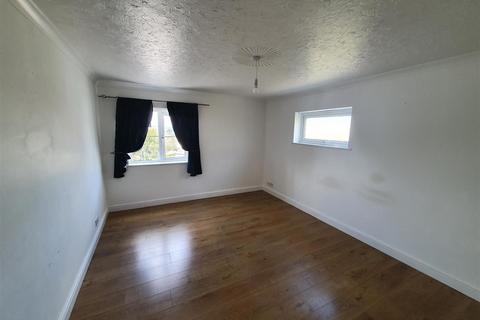 3 bedroom flat to rent, Carnon Downs, Truro