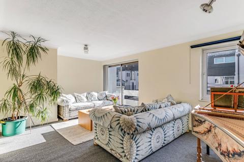 9 Bramalea Close, London, N6 4QD