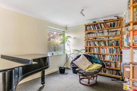 9 Bramalea Close, London, N6 4QD