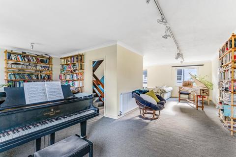 9 Bramalea Close, London, N6 4QD