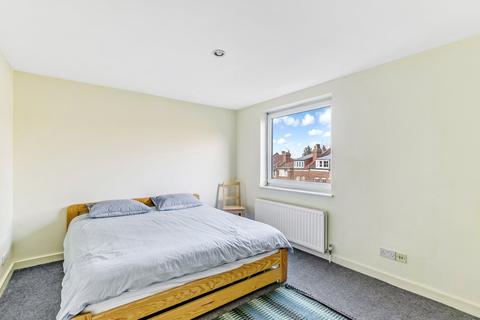 9 Bramalea Close, London, N6 4QD