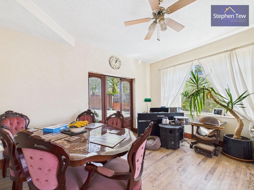 Lounge/ Dining Room
