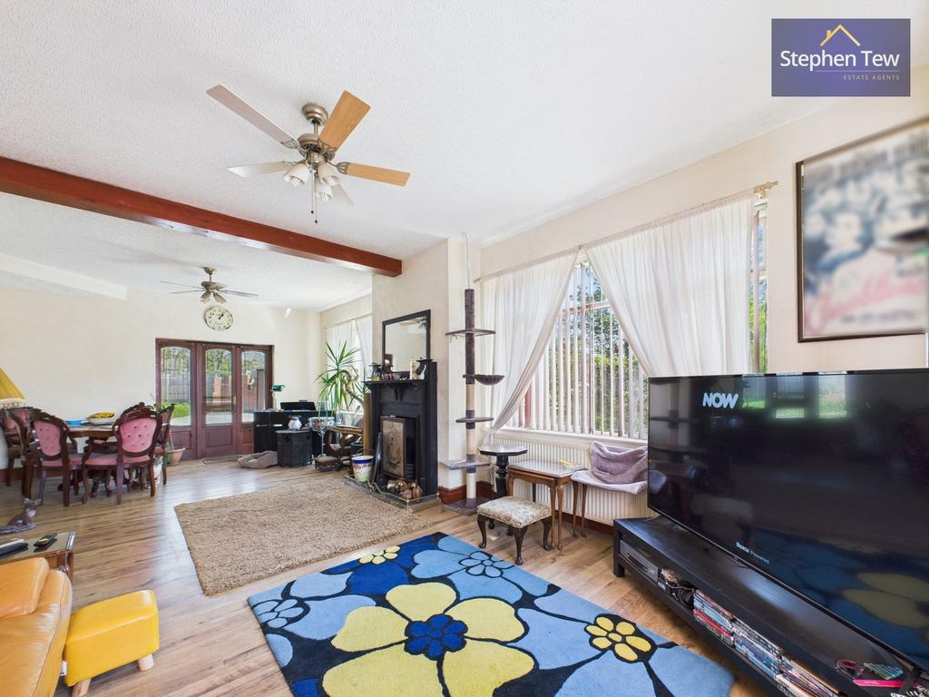 Lounge/ Dining Room