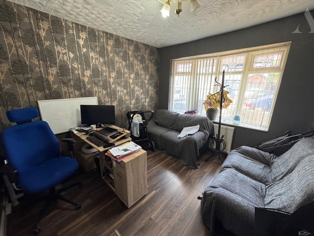 Woodwells lounge