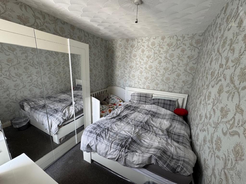 Woodwells bedroom 2