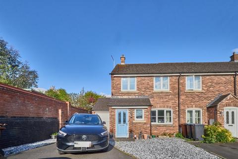 3 bedroom townhouse for sale, Knitters Close, Barwell, Leicester