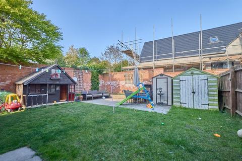 3 bedroom townhouse for sale, Knitters Close, Barwell, Leicester