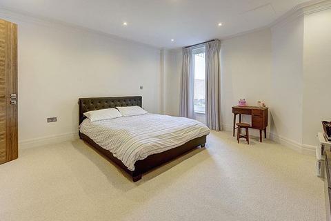 2 bedroom apartment for sale, West Heath Place, NW11