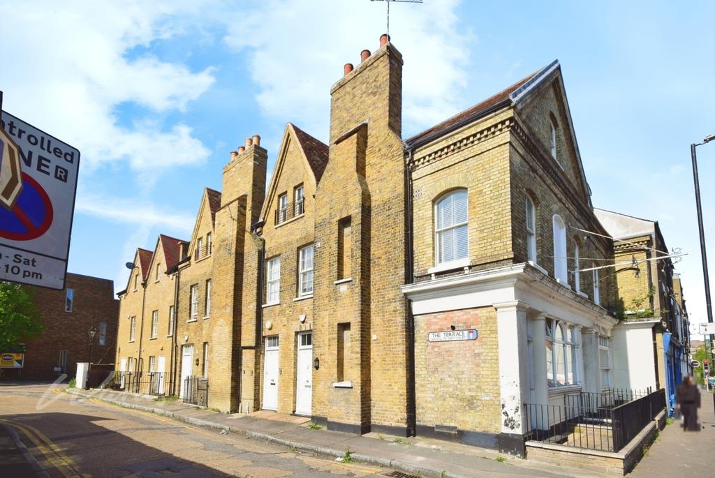 Pickwick front