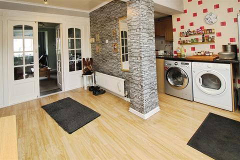 4 bedroom semi-detached house for sale, Raeburn Drive, Bradford BD6