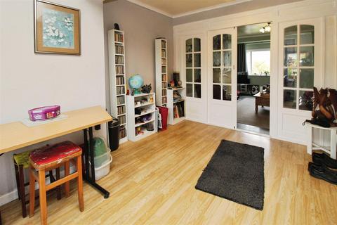 4 bedroom semi-detached house for sale, Raeburn Drive, Bradford BD6