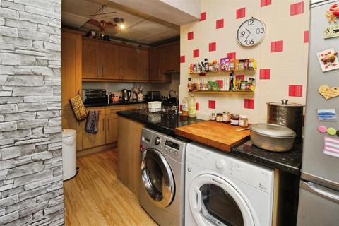 4 bedroom semi-detached house for sale, Raeburn Drive, Bradford BD6