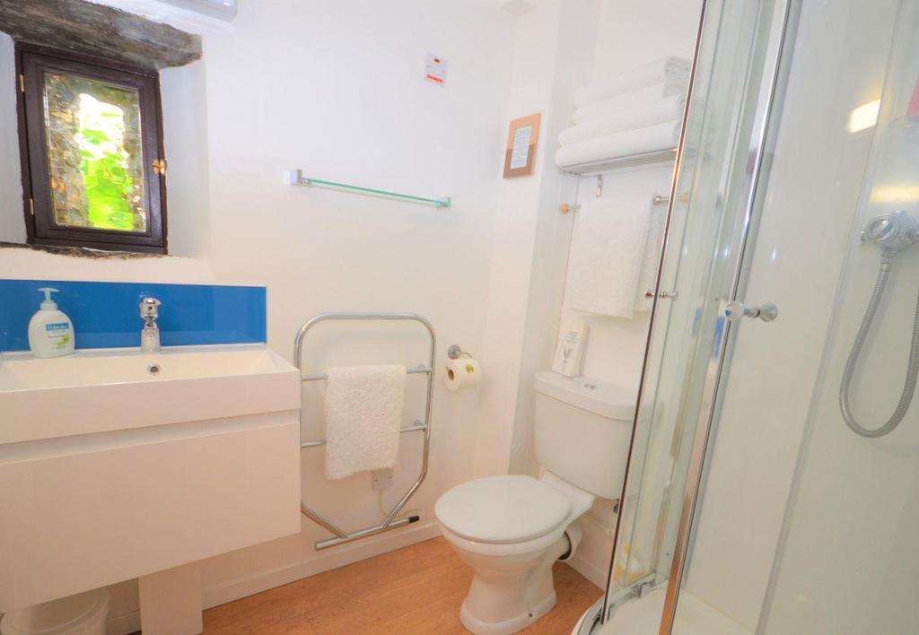 Shower room.JPG