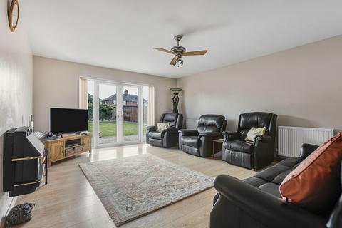 4 bedroom semi-detached house for sale, Bucknell Road, Bicester, OX26