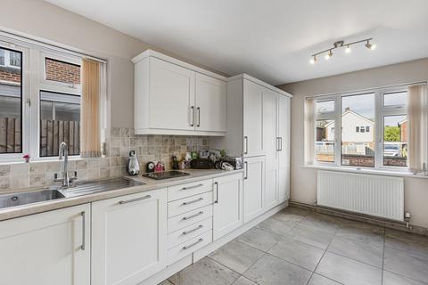 4 bedroom semi-detached house for sale, Bucknell Road, Bicester, OX26