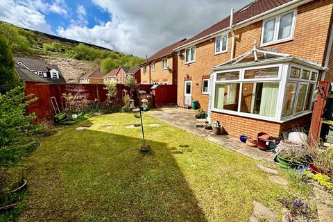 15 Parc Afon, Tonypandy, CF40 1JP
