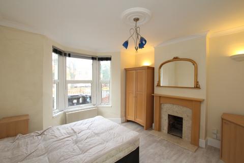 Studio to rent, 14 Euclid Street, Swindon, SN1