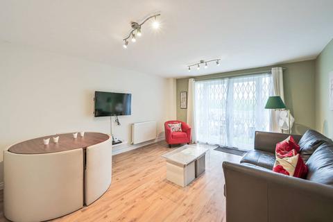 2 bedroom flat for sale, Great North Way, Hendon, London, NW4