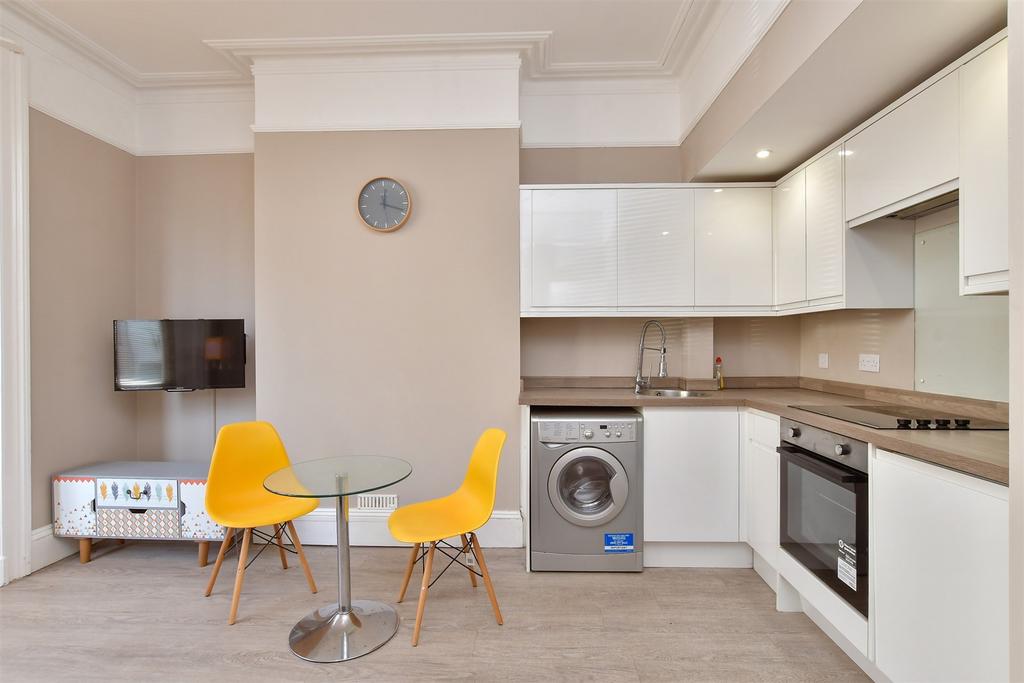 Kitchen/ Lounge