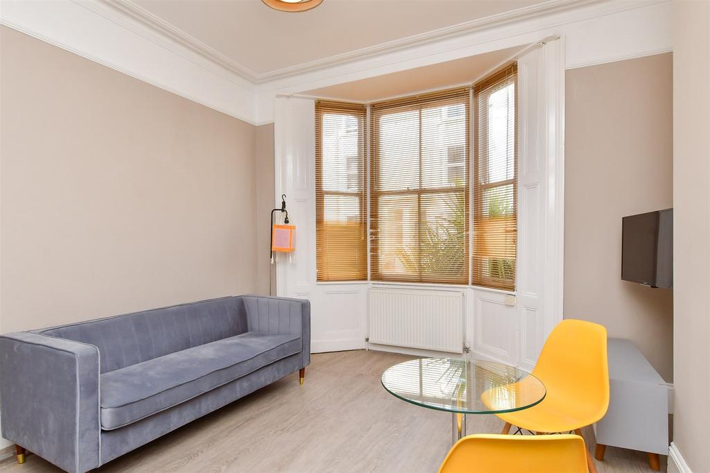 Kitchen/ Lounge