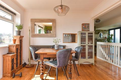 71 Bramble Rise, Brighton, BN1 5GE
