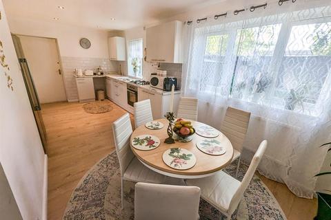 18 Willow Brook Road, Corby, NN17 2EB