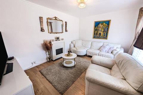 18 Willow Brook Road, Corby, NN17 2EB
