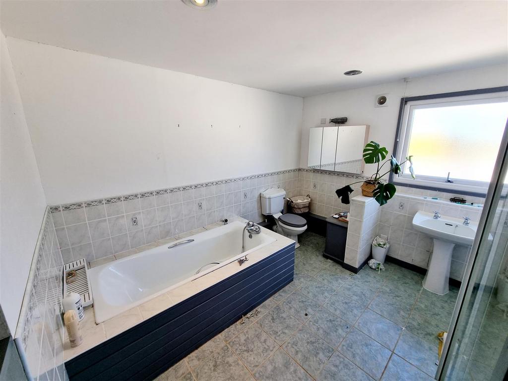Bathroom.jpg