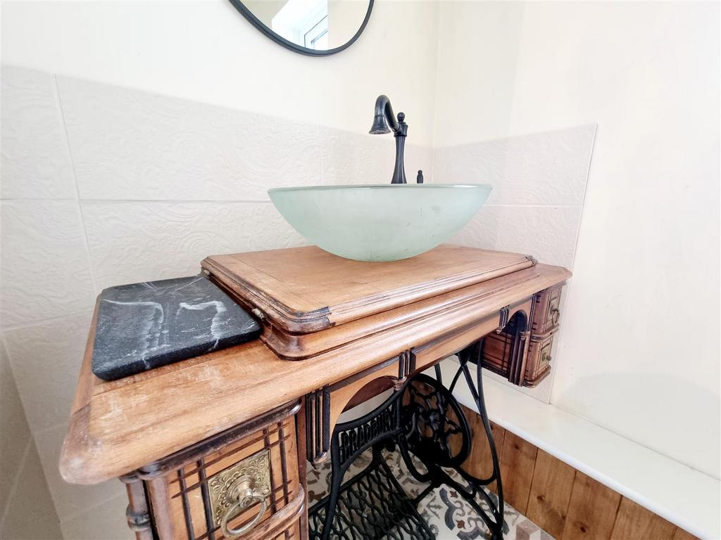 WC sink.jpg